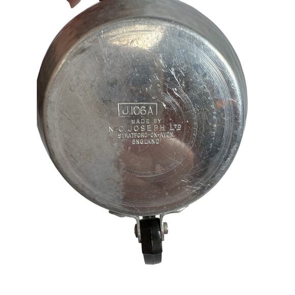 Vintage '50s N C Joseph Ltd. Stratford On Avon J106A Aluminum Hammered Teapot - Picture 8 of 10